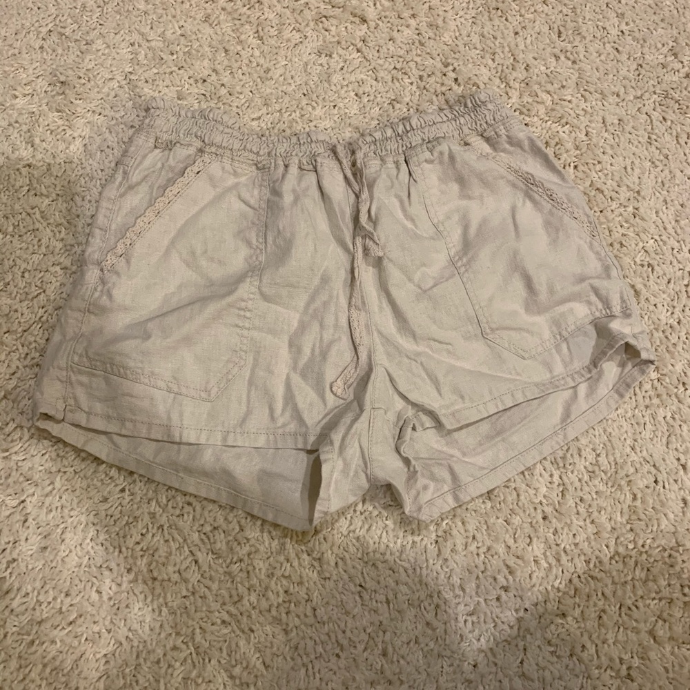 Light khaki flow shorts